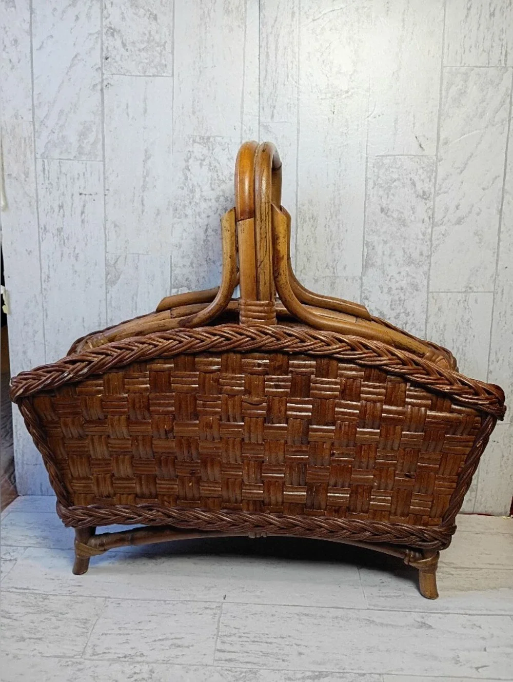 VTG Coastal FarmhWicker & Bamboo Handle  Magazine Newspaper Holder Storage Baske